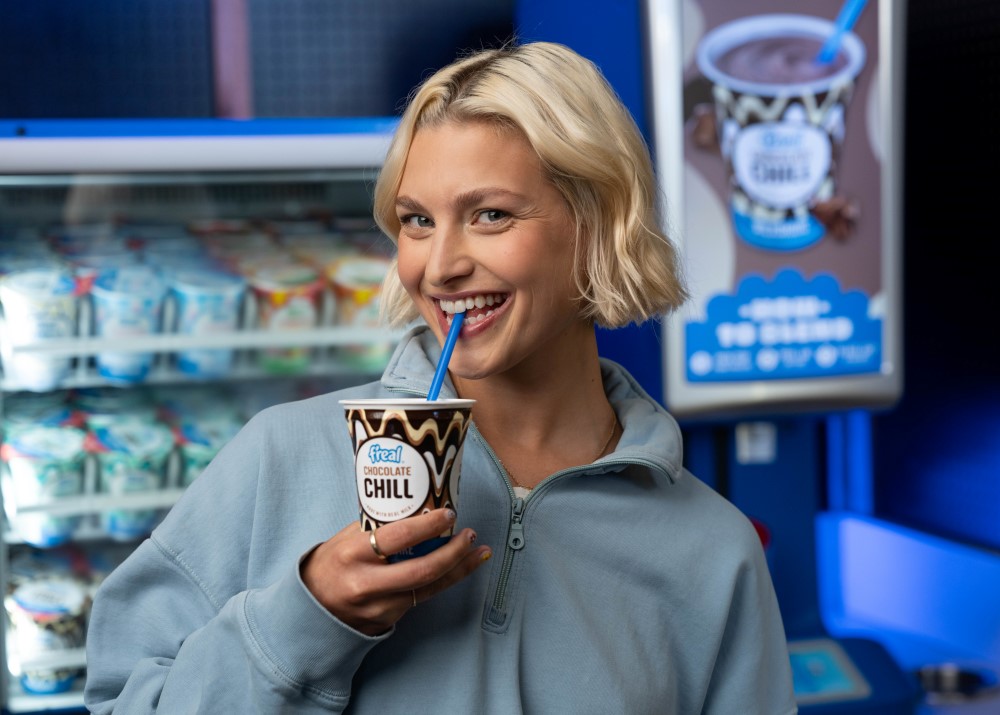 girl drinking freal milkshake